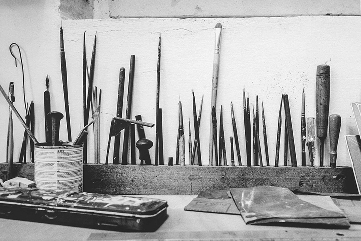 E. Obiso, 'La casa di Francesco', strumenti per l'incisione, Torino, 2013, foto b/n © l'autore / G. Costa / Archivio Casorati
