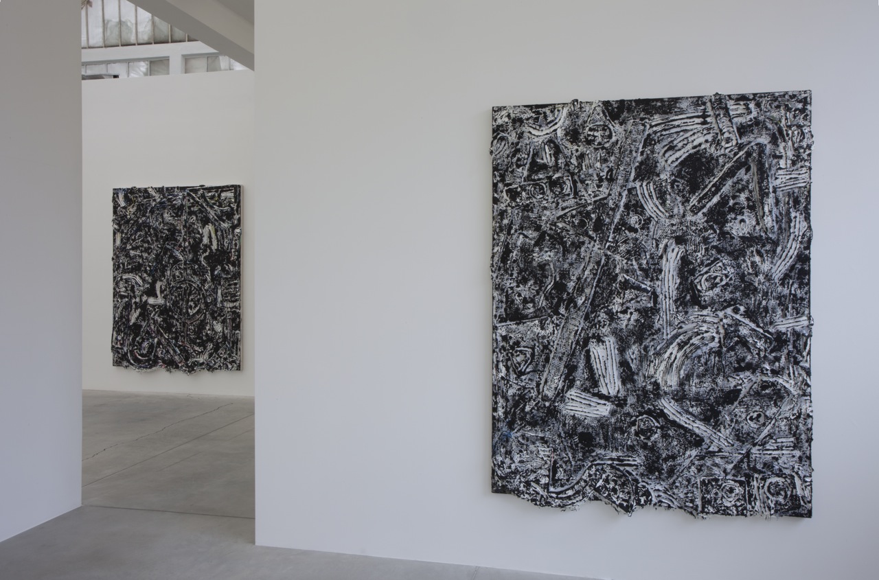 Le installazioni pittorico-materiche di Andrews Dadson, in mostra negli spazi della Galleria Franco Noero di Torino, foto © aut./FrancoNoero