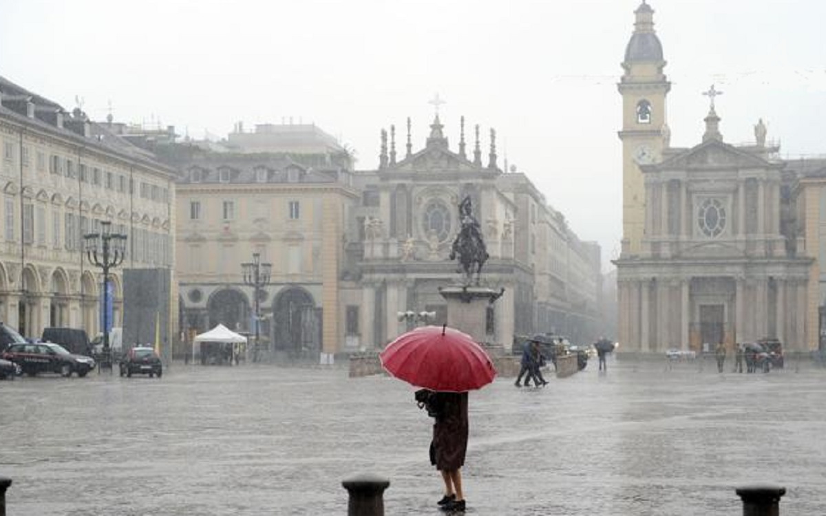 Torino, piazza San Carlo sotto la pioggia, 2015, foto © aut./Ansa/Corriere.it/TorinoToday