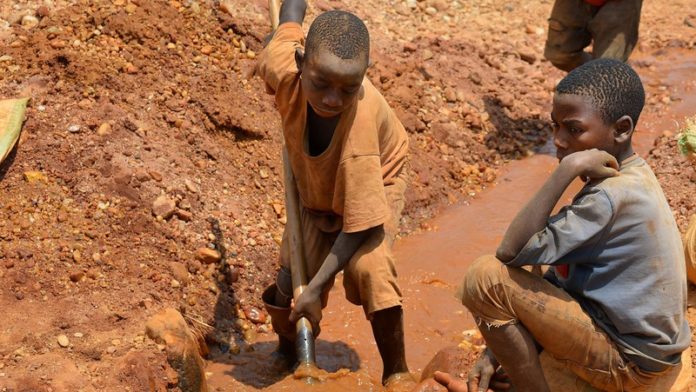 Civico20News - Congo: gli schiavi bambini nell'inferno del cobalto per far  batterie di cellulari e auto elettriche